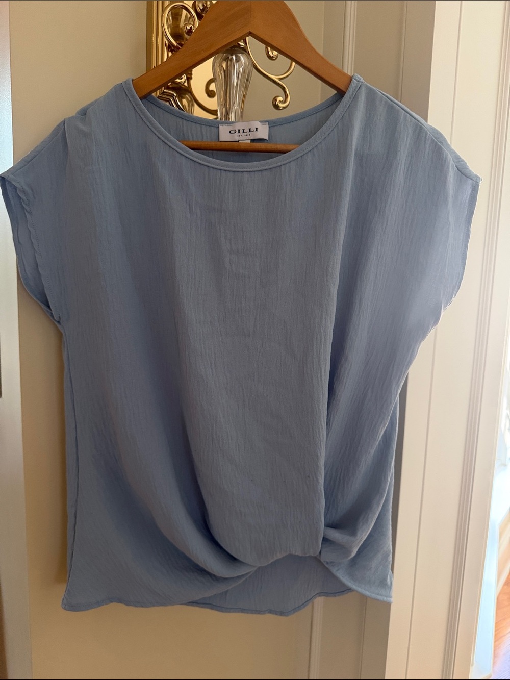 GILLI Pale Blue Twist-Hem Cap Sleeve Blouse